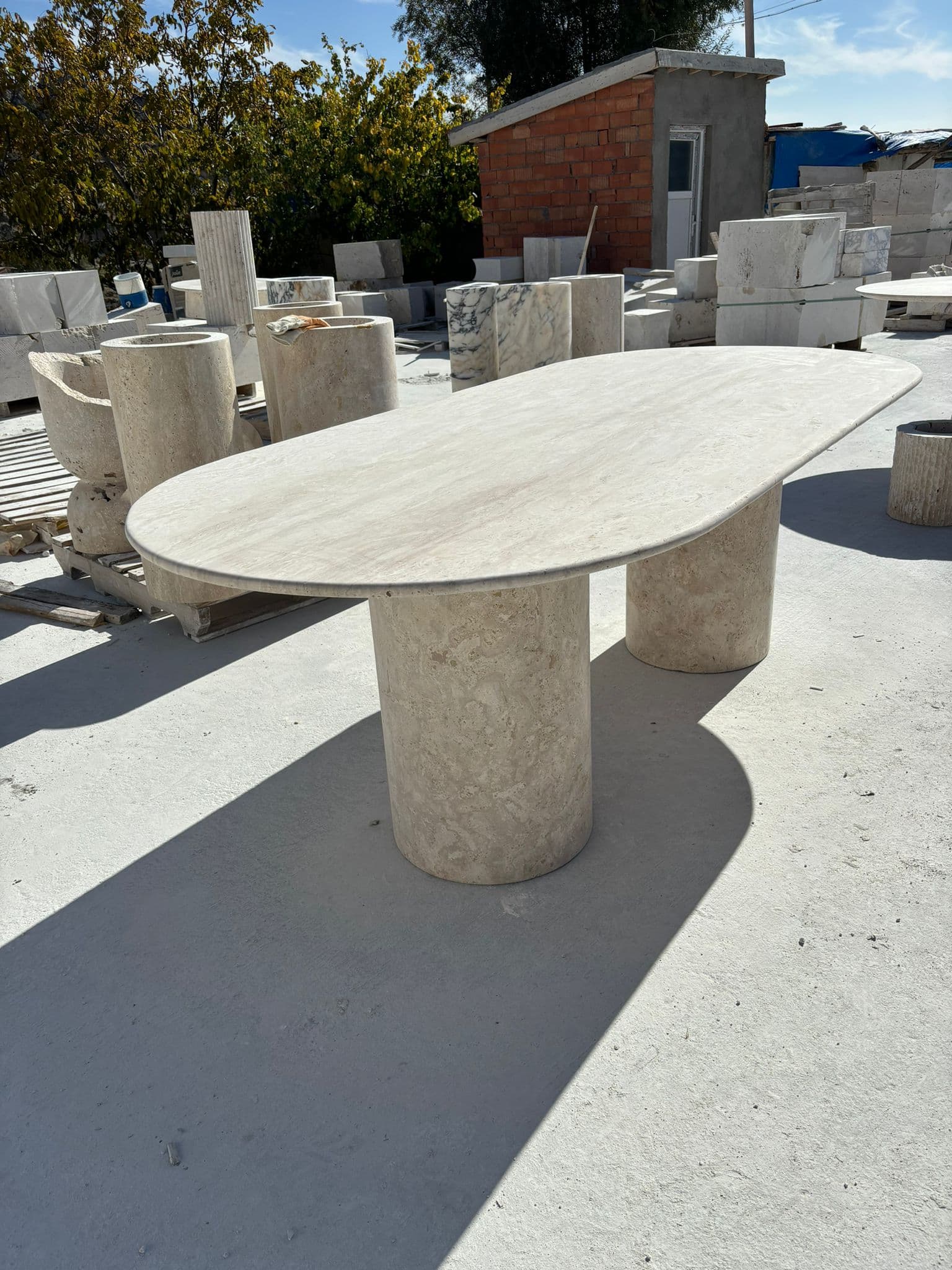 Oval yemek masası “Aphrodisias”