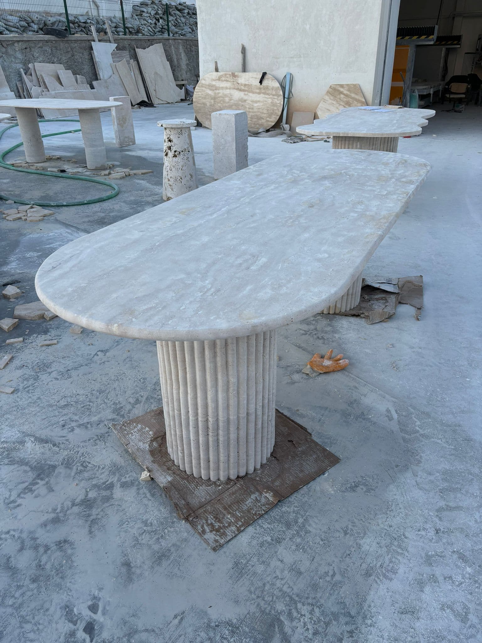 Oval yemek masası “Side”