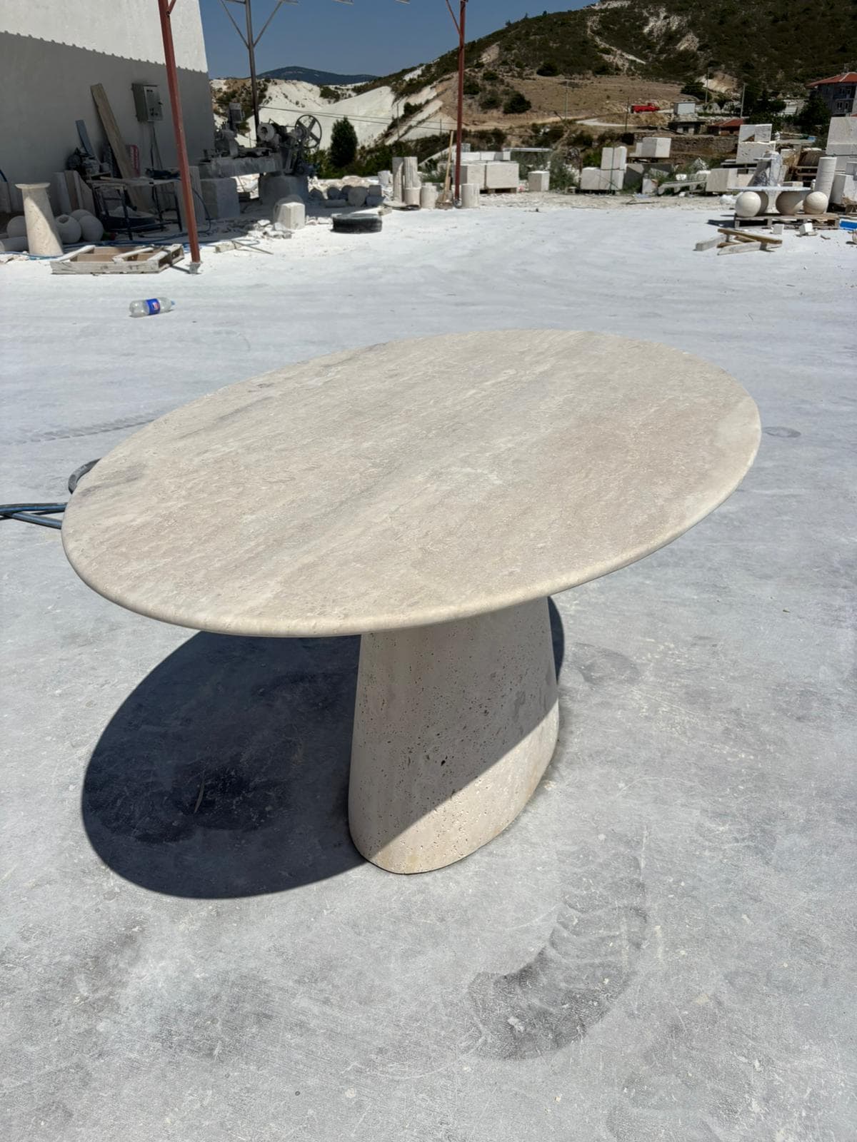 Oval yemek masası “Tlos”