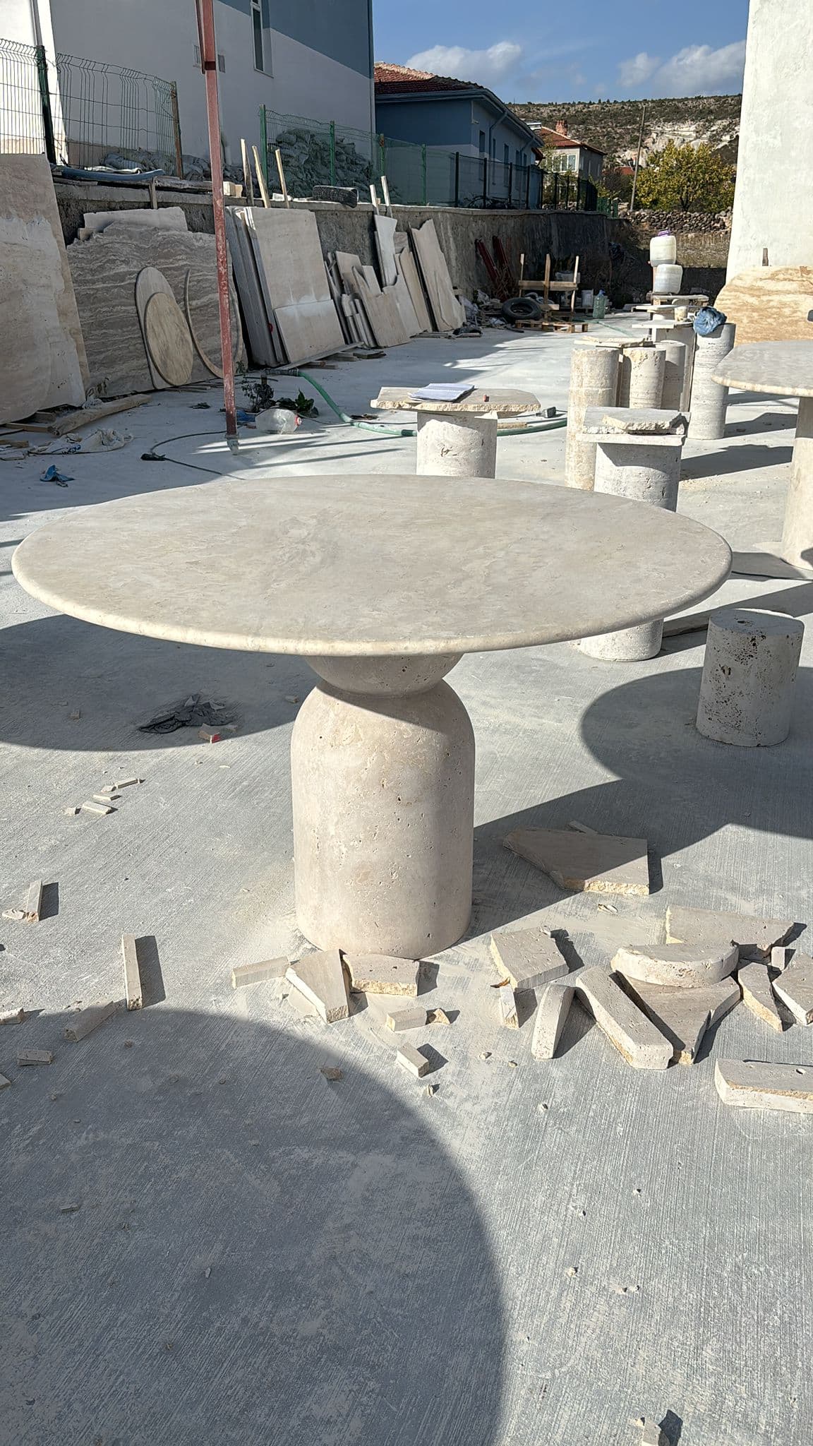 Yuvarlak yemek masası “Aspendos”