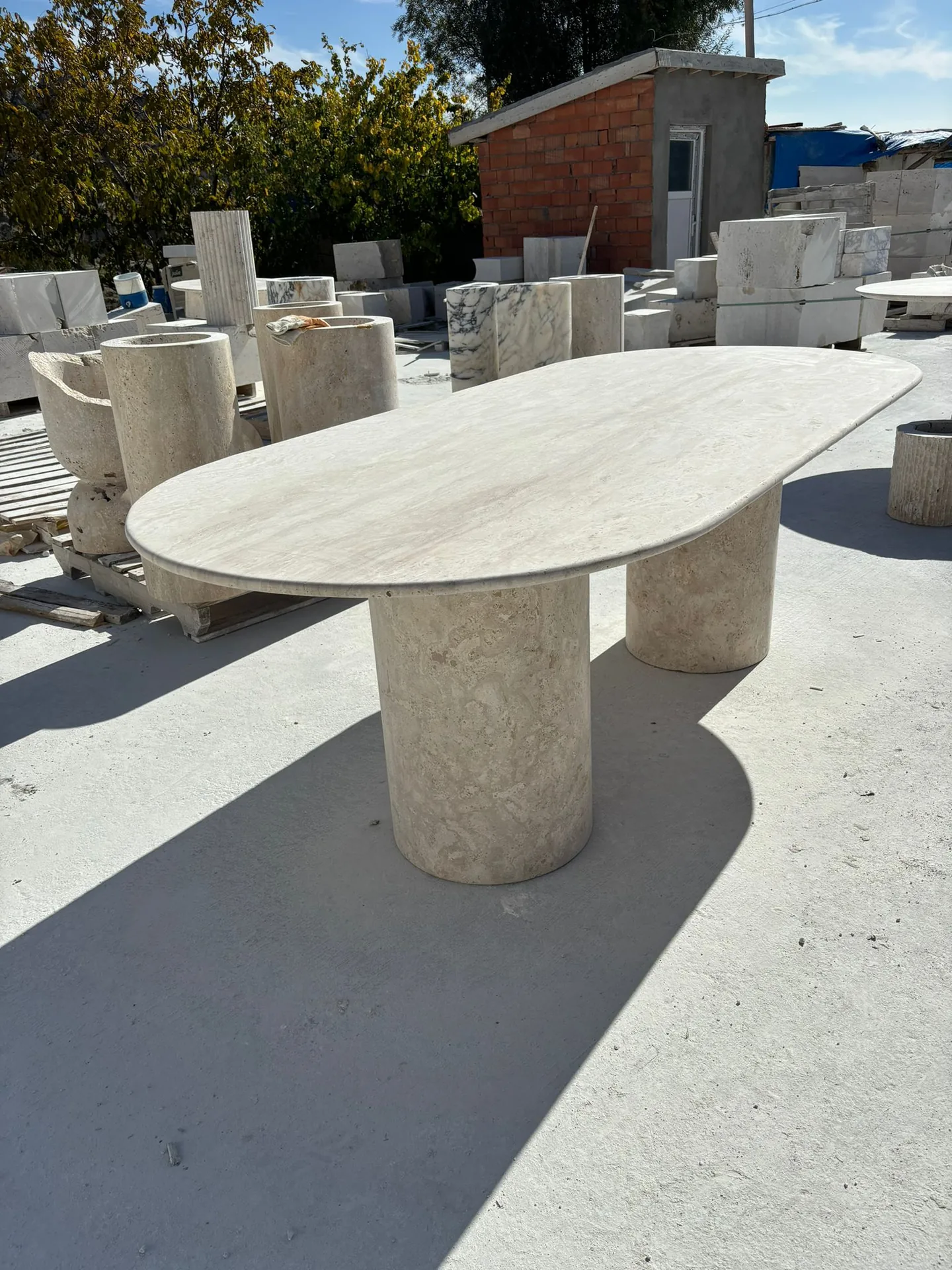 Oval yemek masası “Aphrodisias”