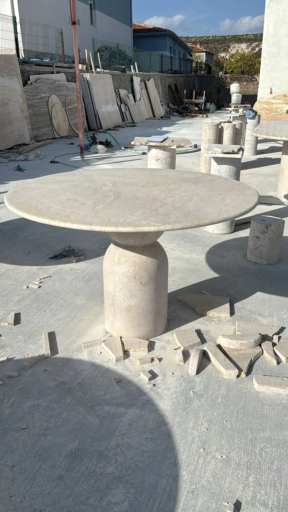 Yuvarlak yemek masası “Aspendos”